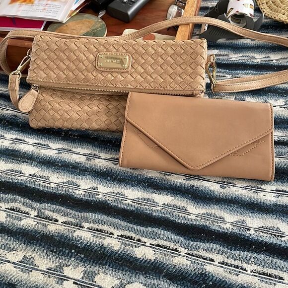 Nine West purse, matching beige wallet included but unbranded. - Picture 1 of 7